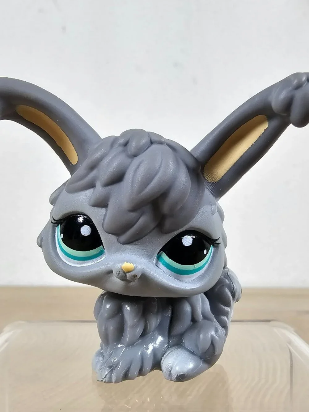 Hasbro Littlest Pet Shop #993 Angora Bunny Rabbit Gray Blue Eyes Sassiest LPS